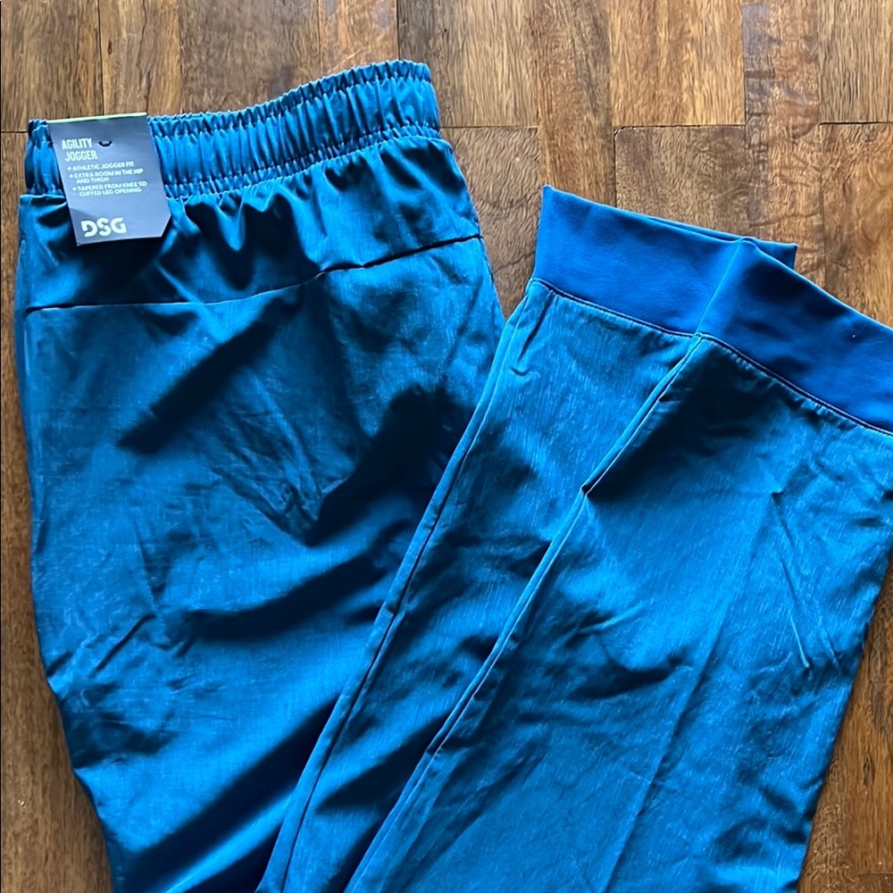 NWT Men’s Large Agility Joggers from Dicks Sporting Goods. Never worn.